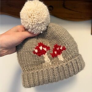 Huggalugs mushroom beanie